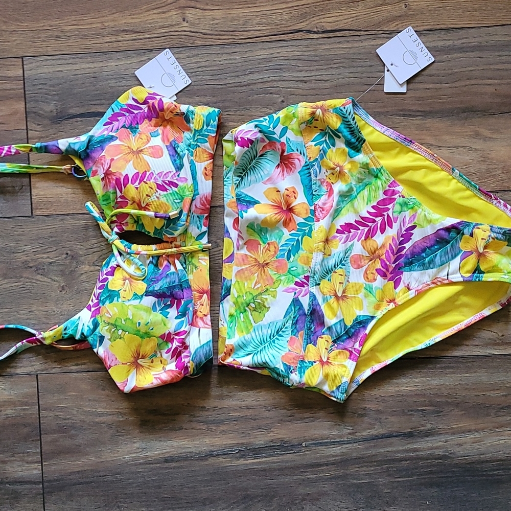 NWT Sunsets Swim Suit Tropical 32DD and Small bottoms